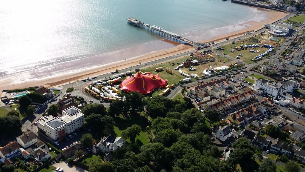 Barbie House ,Opposite The Beach & Paignton Pier , 2 Bedroom Apartment With Private Car Space & Garden , Free Access Next Door To The Stunning Ballet & Make Up School & A Beautiful Ladys Beauty Salon (Adults Only) Quarto foto